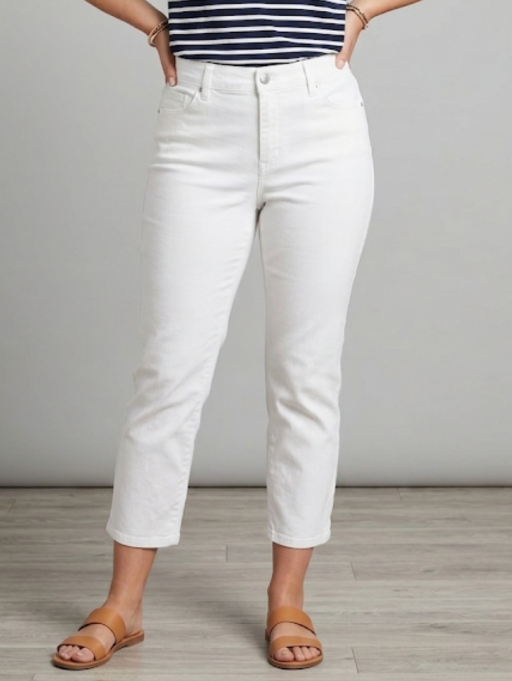 Crown & Ivy White Cropped Pants 8P